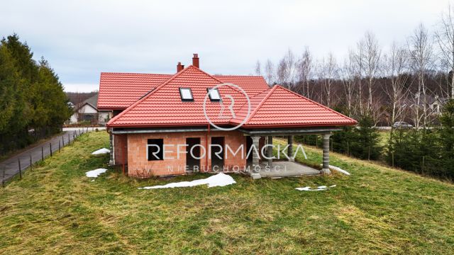 dom wolnostojący, 6 pokoi Strażów. Zdjęcie 1