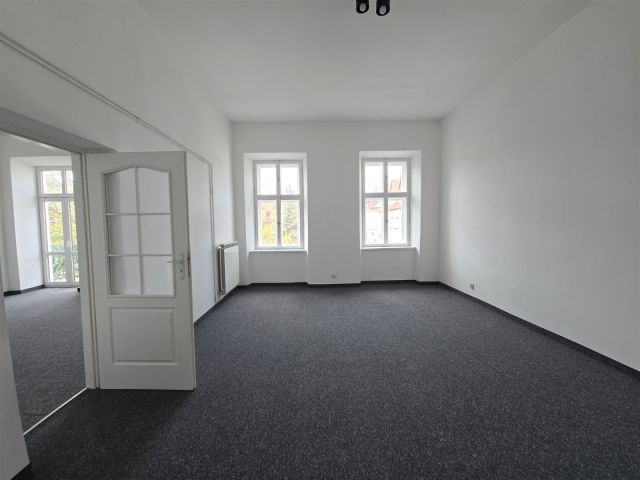 Lokal Myślenice, rynek Rynek. Zdjęcie 3