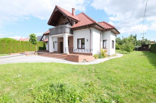 dom wolnostojący, 5 pokoi Wołów, ul. Leśna. Zdjęcie 1