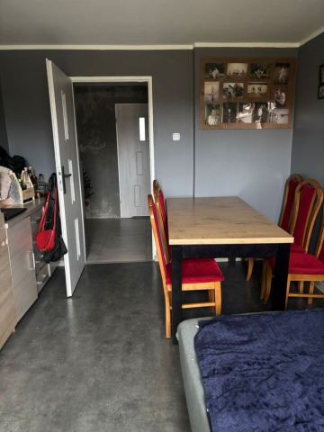 Mieszkanie 3-pokojowe Święta. Zdjęcie 1