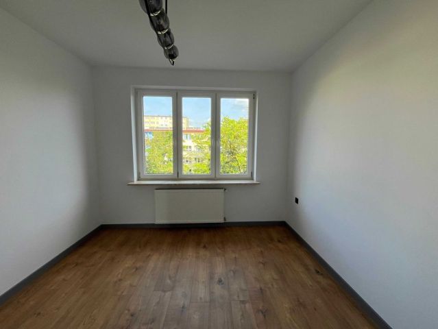 Mieszkanie 3-pokojowe Tychy Centrum, ul. Stefana Grota-Roweckiego. Zdjęcie 1