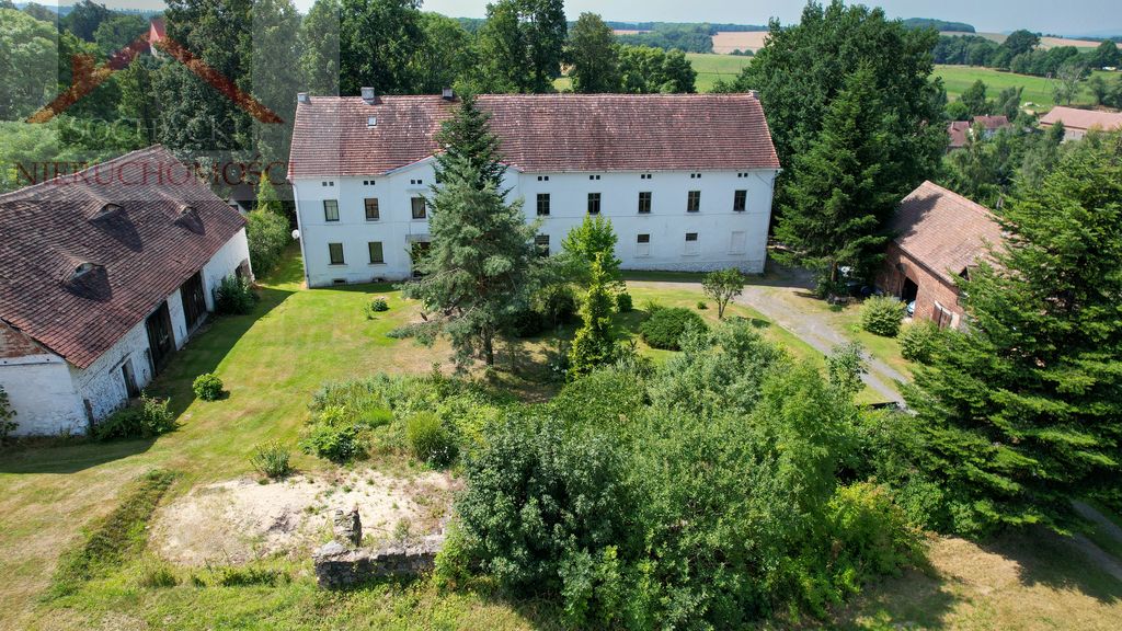 dom wolnostojący, 15 pokoi Włosień. Zdjęcie 2