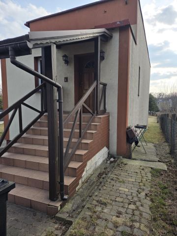 dom wolnostojący, 2 pokoje Wojkowice, ul. Proletariatu. Zdjęcie 1