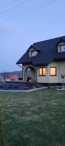 dom wolnostojący, 5 pokoi Zmiennica. Zdjęcie 1