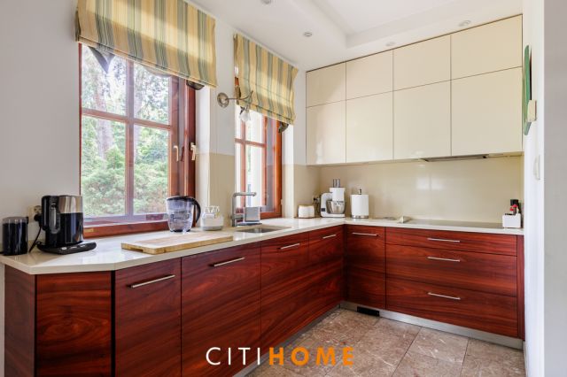 dom wolnostojący, 5 pokoi Józefów. Zdjęcie 2