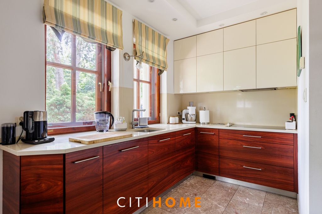 dom wolnostojący, 5 pokoi Józefów. Zdjęcie 2