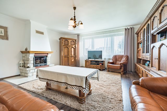 dom wolnostojący, 6 pokoi Strażów. Zdjęcie 4