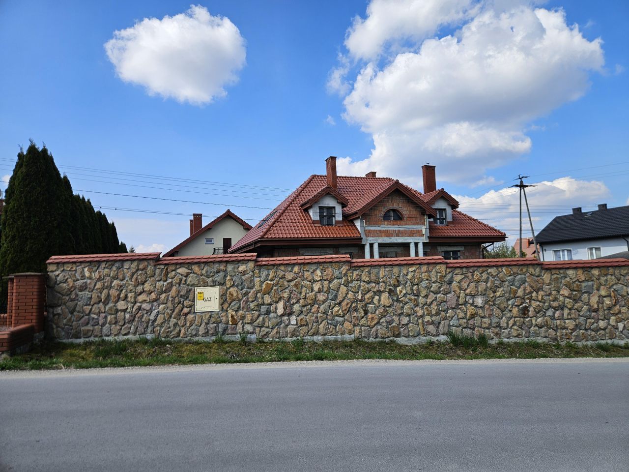 dom wolnostojący, 8 pokoi Busko-Zdrój Łagiewniki. Zdjęcie 3