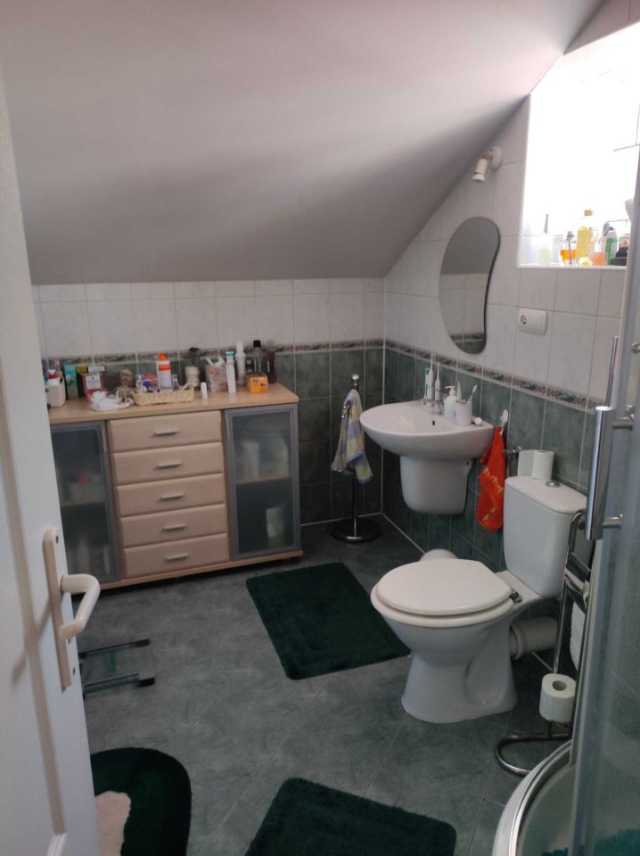 dom wolnostojący, 6 pokoi Strażów. Zdjęcie 6