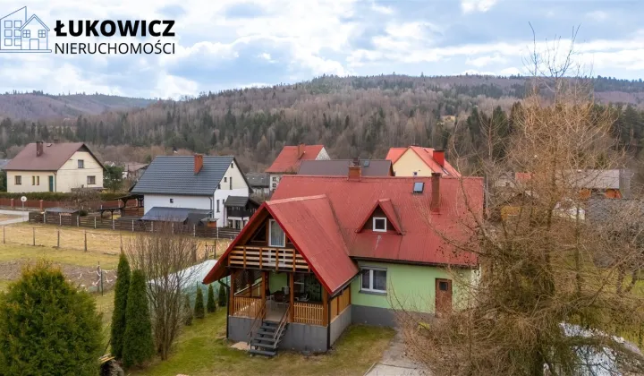 dom wolnostojący, 6 pokoi Ujsoły