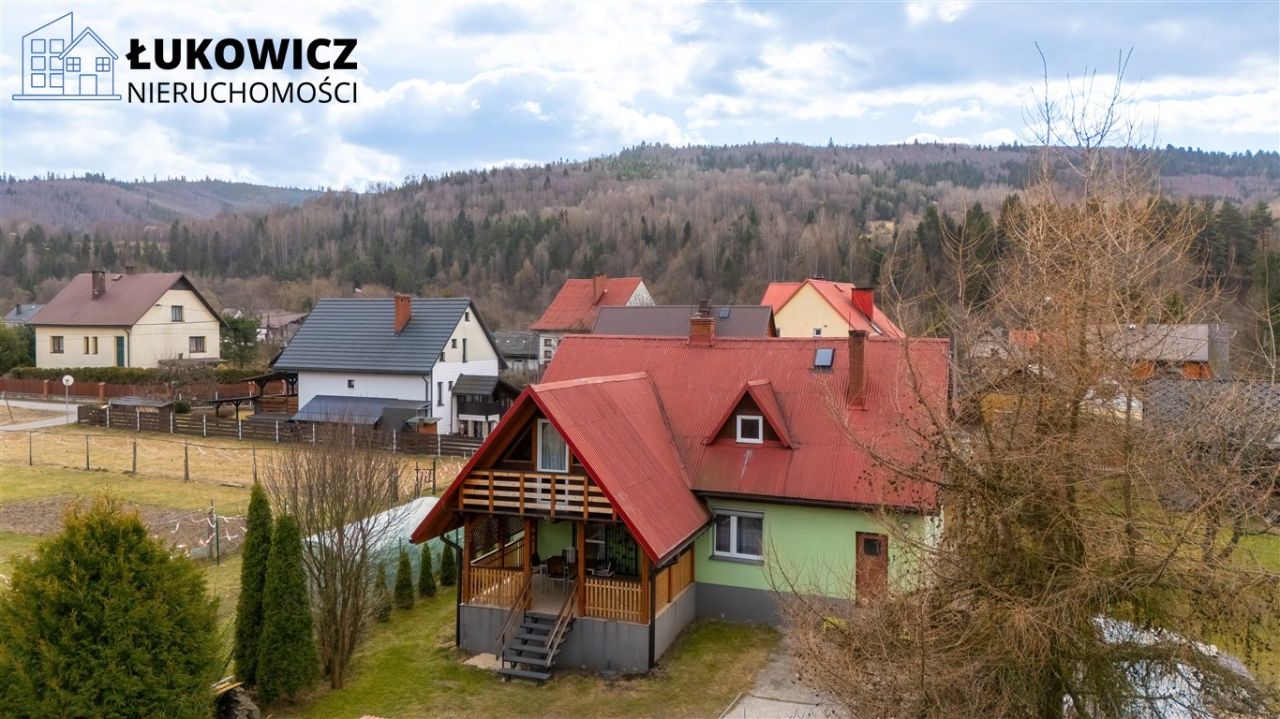 dom wolnostojący, 6 pokoi Ujsoły. Zdjęcie 2