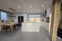 Mieszkanie 4-pokojowe Czadrów. Zdjęcie 1