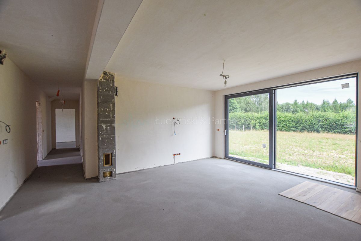 dom wolnostojący, 5 pokoi Komarno. Zdjęcie 18