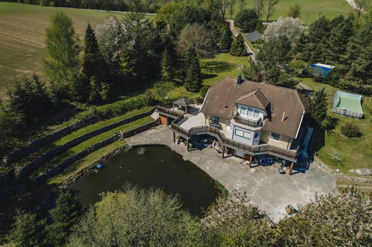 dom wolnostojący, 8 pokoi Świecino Sapała, ul. Sapały. Zdjęcie 1