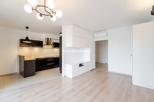 Mieszkanie 3-pokojowe Kraków Dębniki, ul. Czerwone Maki. Zdjęcie 2