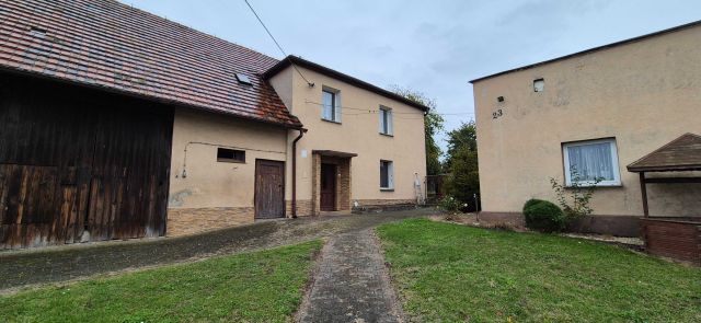 dom wolnostojący, 4 pokoje Pisarzowice. Zdjęcie 1