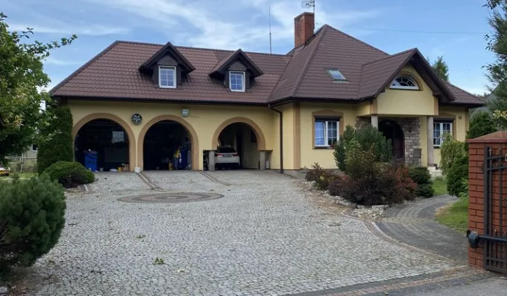 dom wolnostojący Łopuszno