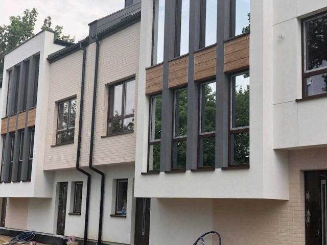 dom szeregowy, 4 pokoje Legionowo Centrum. Zdjęcie 1