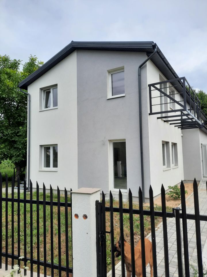 Mieszkanie 3-pokojowe Kraśnica Kraśnica-Kolonia. Zdjęcie 2