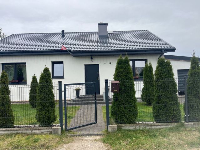 dom wolnostojący, 3 pokoje Osiek nad Wisłą. Zdjęcie 1