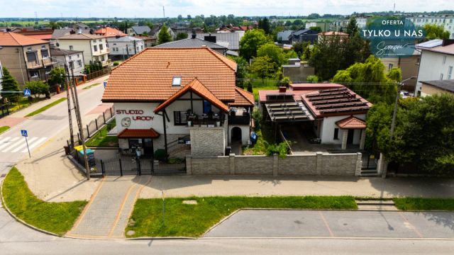 dom wolnostojący, 6 pokoi Brzeziny, ul. Różana. Zdjęcie 2