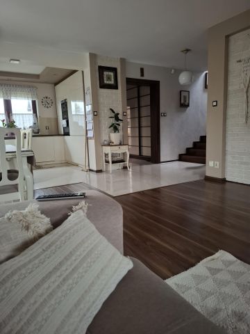 dom wolnostojący, 4 pokoje Janów, ul. Szafirowa. Zdjęcie 9