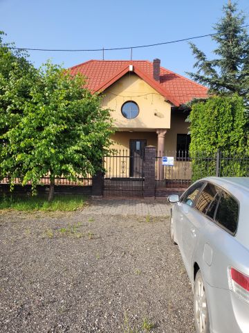 dom wolnostojący, 7 pokoi Gadka, ul. Lubelska. Zdjęcie 1