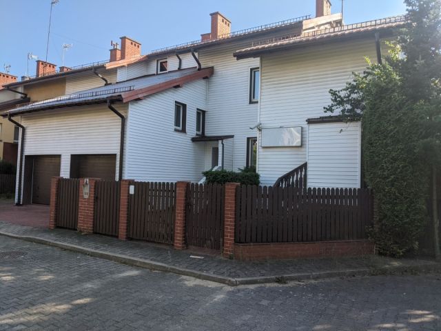 dom szeregowy, 6 pokoi Częstochowa Tysiąclecie, ul. Obrońców Poczty Gdańskiej. Zdjęcie 1