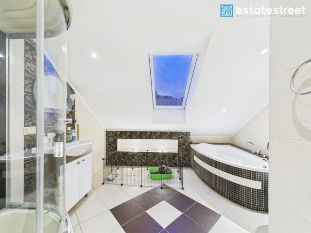 dom wolnostojący, 5 pokoi Leszczawa Dolna. Zdjęcie 14