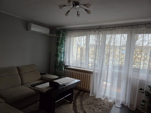 Mieszkanie 3-pokojowe Łódź Retkinia, ul. Hufcowa. Zdjęcie 1