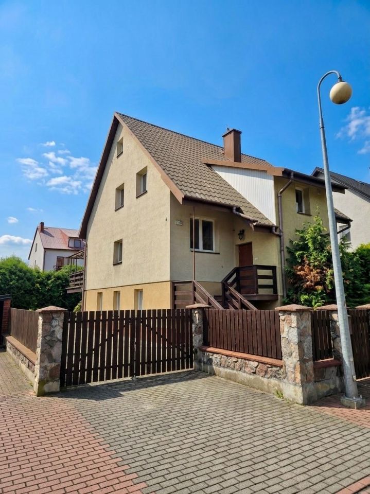 dom wolnostojący, 6 pokoi Ostrołęka Pomian, ul. Brzoskwiniowa. Zdjęcie 1