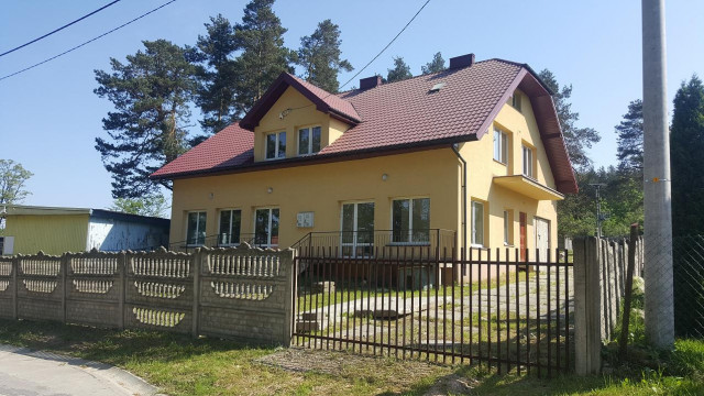 dom wolnostojący, 6 pokoi Wiśniówka. Zdjęcie 1