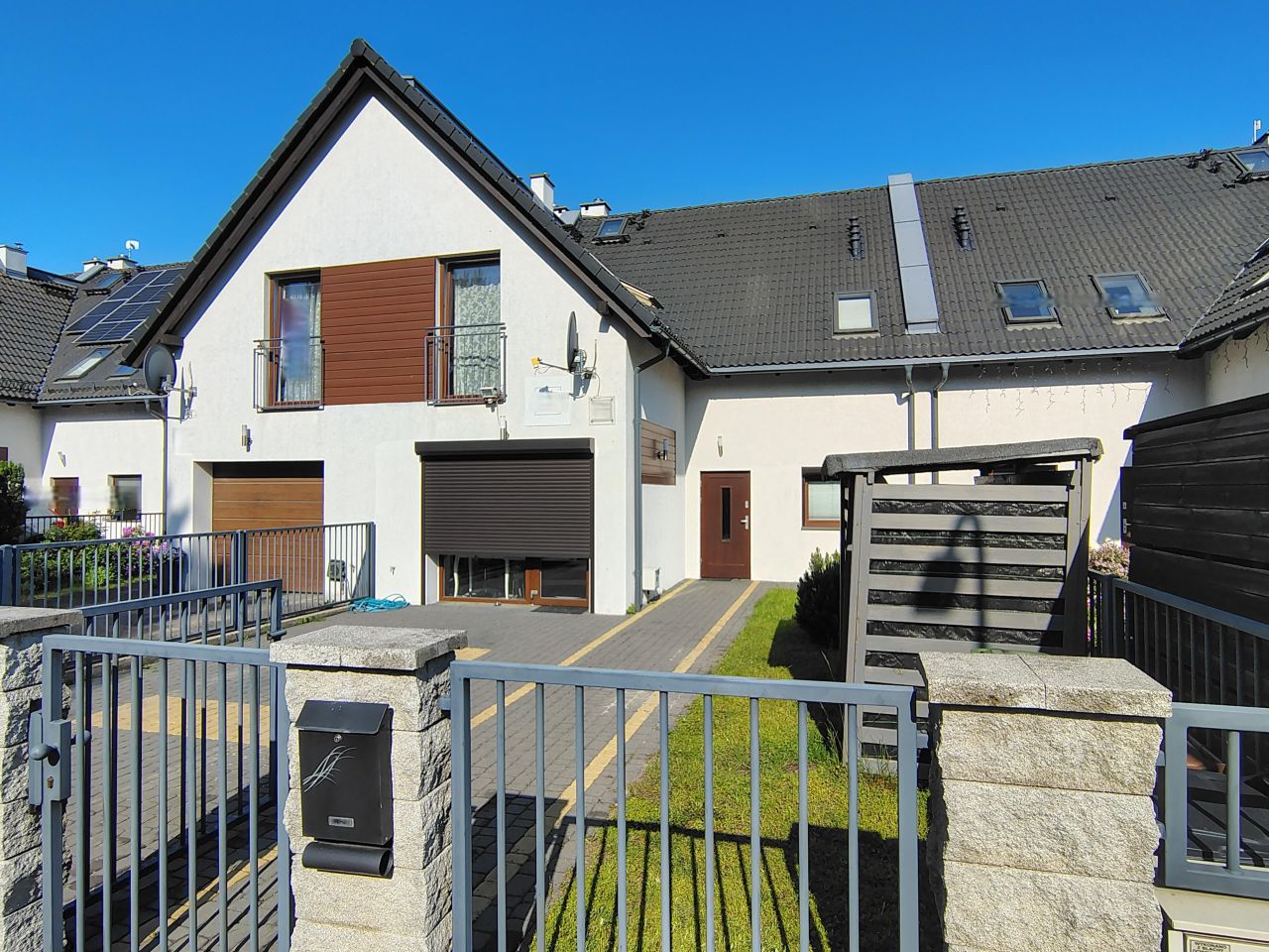 dom szeregowy, 6 pokoi Chwaszczyno, ul. Bursztynowa. Zdjęcie 1