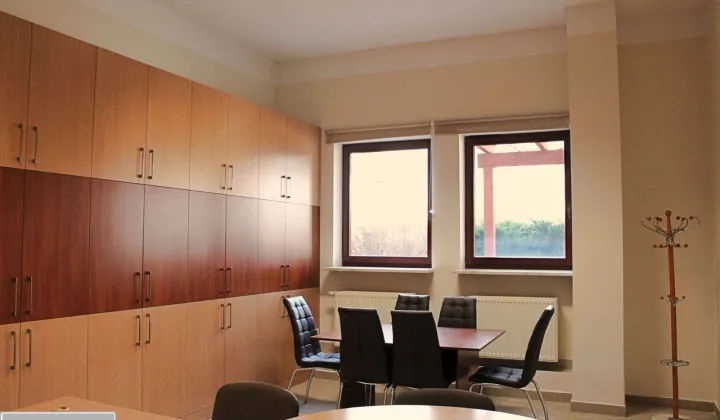 Lokal Warszawa Natolin, al. Komisji Edukacji Narodowej