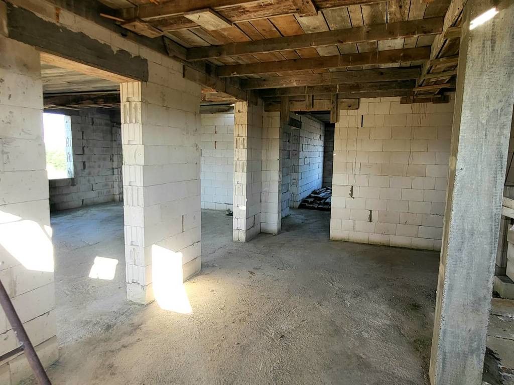 bliźniak, 6 pokoi Praslity. Zdjęcie 2