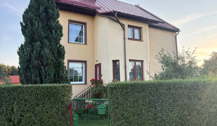 dom wolnostojący, 5 pokoi Czarne, ul. Dolna