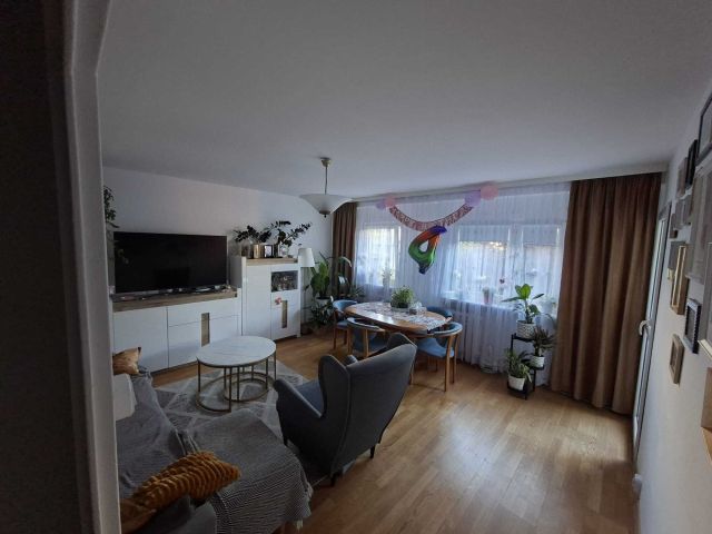 Mieszkanie 3-pokojowe Jelcz-Laskowice. Zdjęcie 1