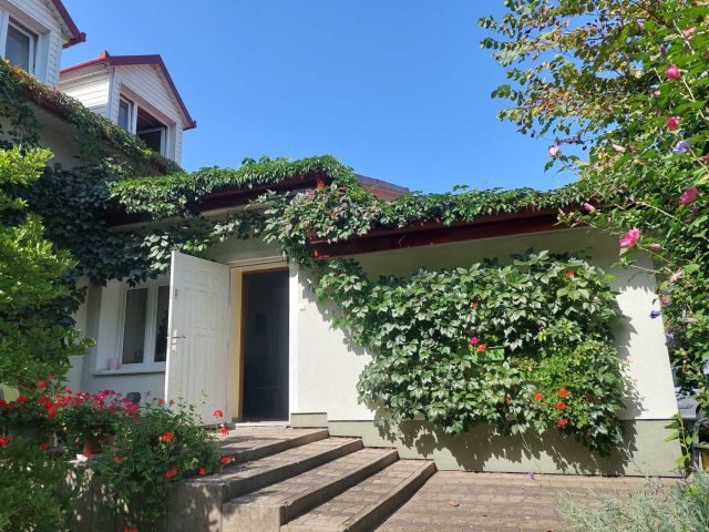 dom wolnostojący, 6 pokoi Strażów. Zdjęcie 1