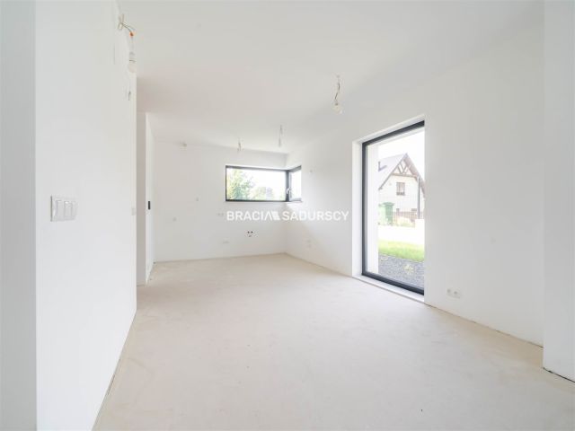 dom wolnostojący, 4 pokoje Koźmice Małe. Zdjęcie 12