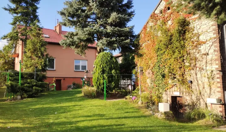 dom wolnostojący, 4 pokoje Strzyżowice, ul. Podwale