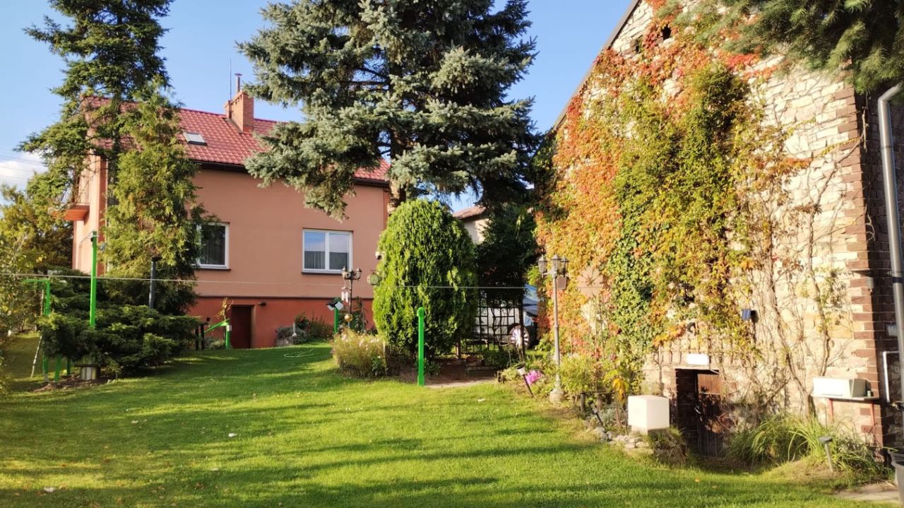 dom wolnostojący, 4 pokoje Strzyżowice, ul. Podwale. Zdjęcie 1