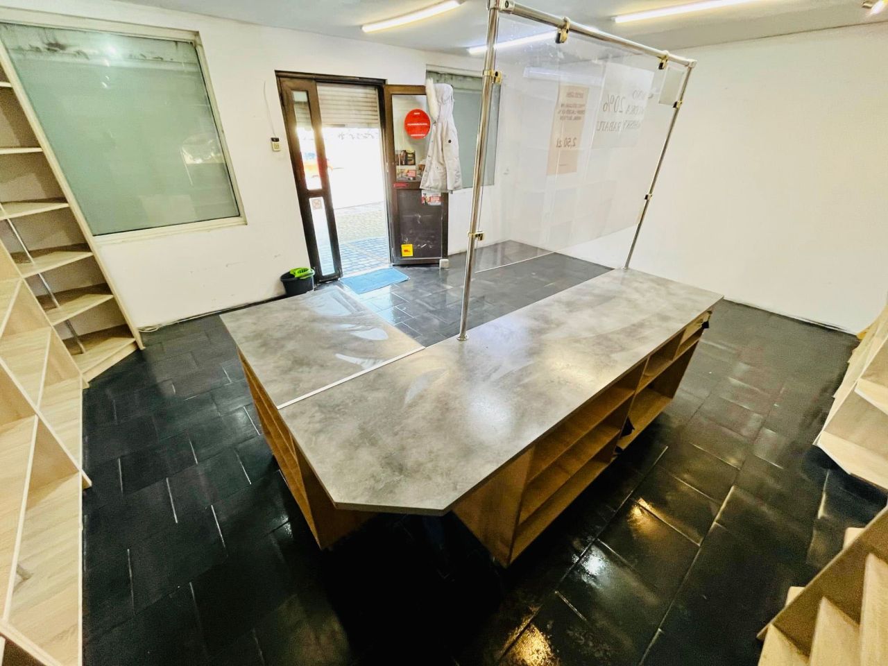 Lokal Kielce, ul. Jerzego Szajnowicza-Iwanowa. Zdjęcie 3