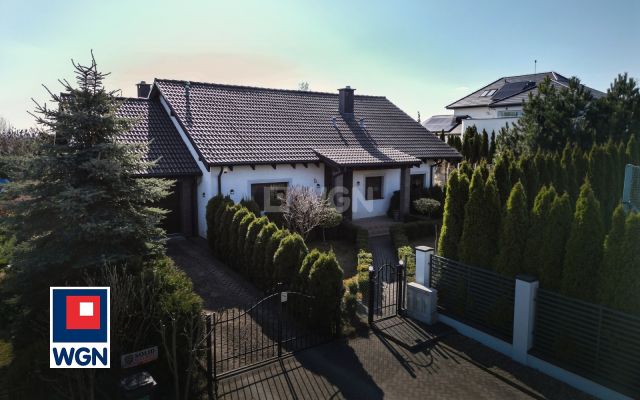 dom wolnostojący, 5 pokoi Komorowo Żuławskie. Zdjęcie 1