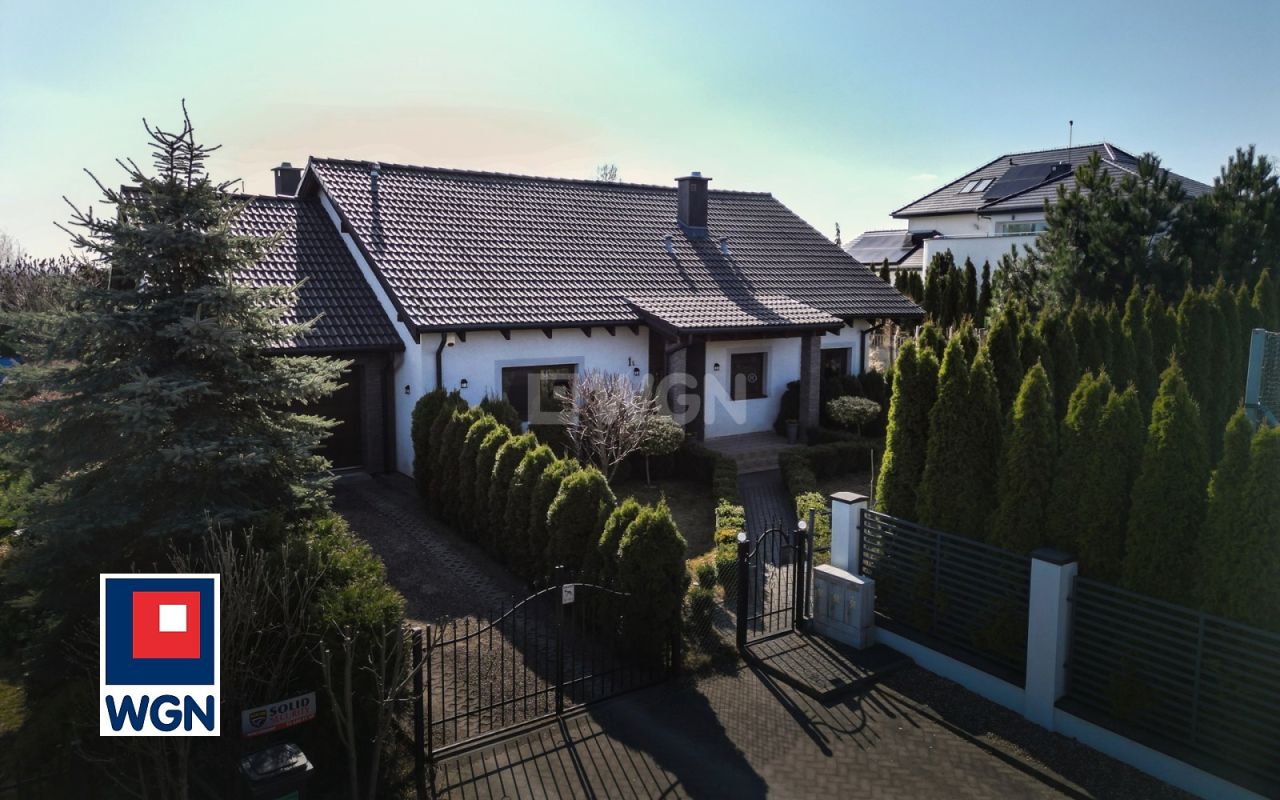 dom wolnostojący, 5 pokoi Komorowo Żuławskie. Zdjęcie 1