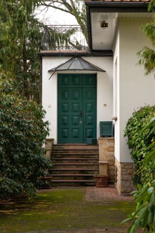 dom wolnostojący, 9 pokoi Komorów, ul. Lipowa. Zdjęcie 1