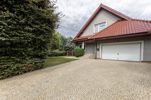 dom wolnostojący, 5 pokoi Chyby, ul. Jesionowa. Zdjęcie 1