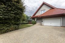 dom wolnostojący, 5 pokoi Chyby, ul. Jesionowa