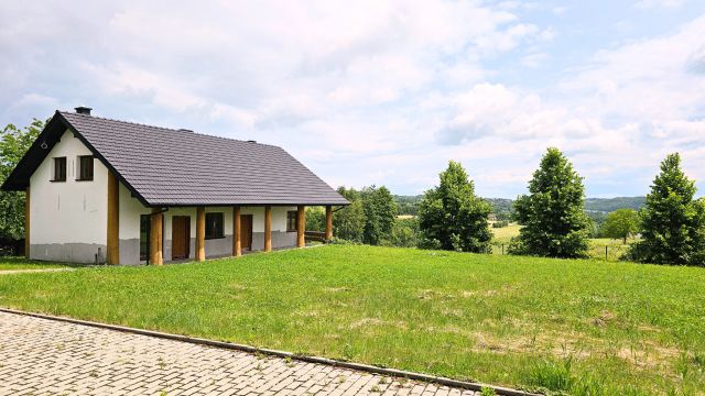 dom wolnostojący, 6 pokoi Chorągwica Krzewiny. Zdjęcie 1