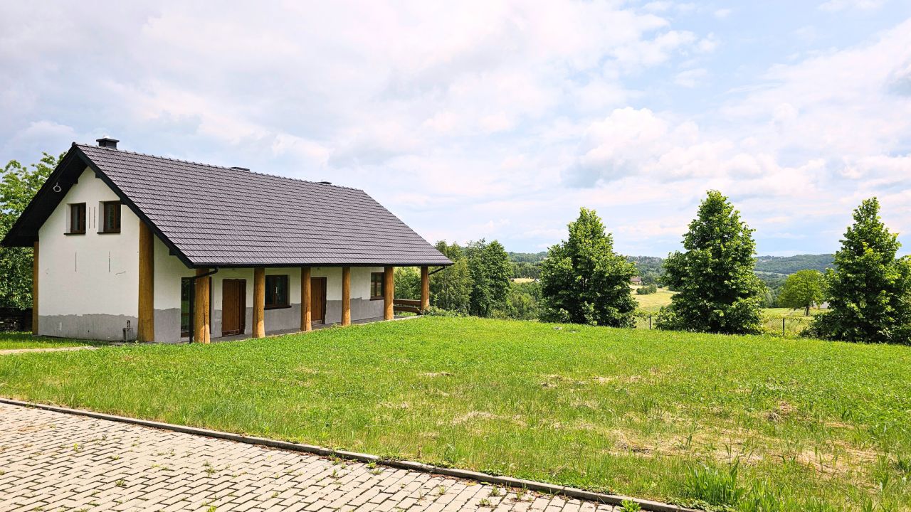 dom wolnostojący, 6 pokoi Chorągwica Krzewiny