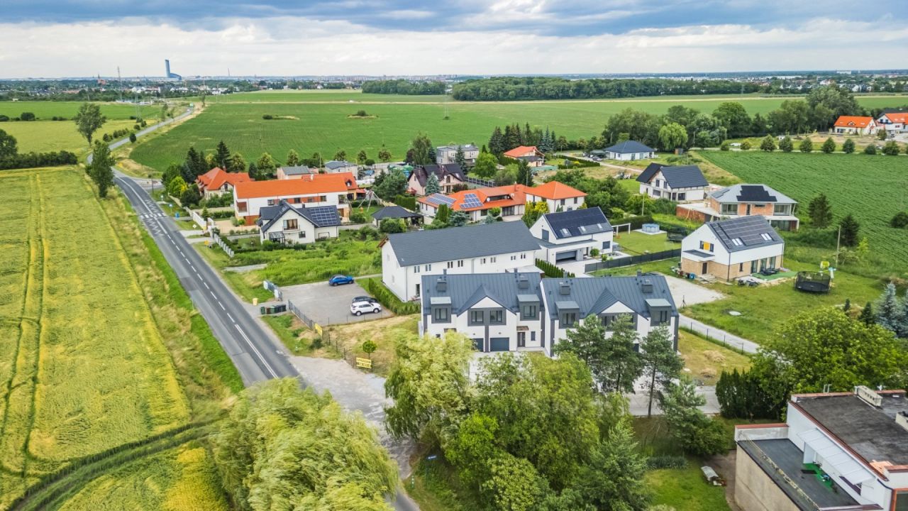 bliźniak, 5 pokoi Biestrzyków. Zdjęcie 2
